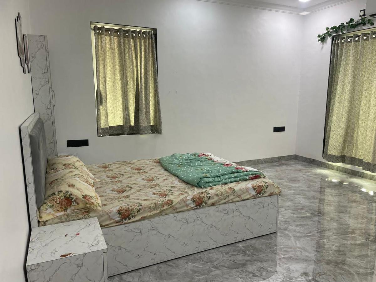 Classic Villa Pālghar Extérieur photo